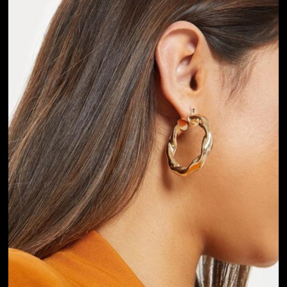 (NOT FOR SALE) prettylittlething gold twist hoops